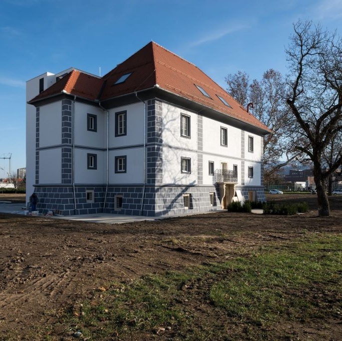 Prenova dvorca Lanovž